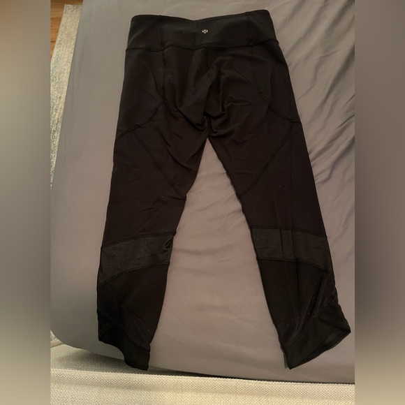Lululemon Cropped Cotton Legging with Mesh Detailing - Black - Picture 2 of 2